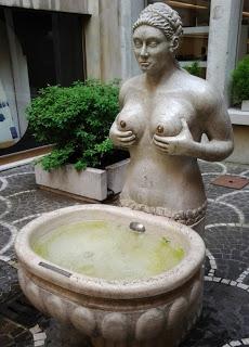 Un inguaribile viaggiatore a Treviso – Fontana delle tette