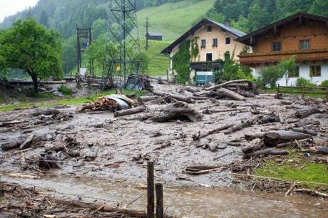 C 2 fotogallery 1021430  ImageGallery  imageGalleryItem 2 image Maltempo in Europa centrale, vittime e danni ingenti: torna lincubo alluvione a Praga [Le foto del disastro]