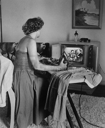 Housewife ironing and watching TV (© Nina Leen)