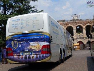 Gli autobus del Festival del centenario areniano