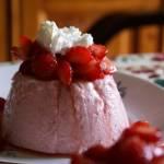 Ricette di dolci: bavarese alle fragole con panna Ricette di dolci: bavarese alle fragole con panna
