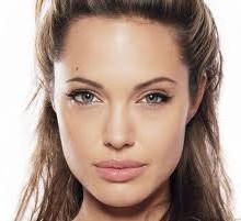 Effetto Jolie: aumentano le richieste di rimozione seno anche in Italia 
