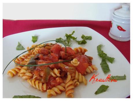 Fusilli con sugo di peperoni e erba cipollina Fusilli con sugo di peperoni e erba cipollina