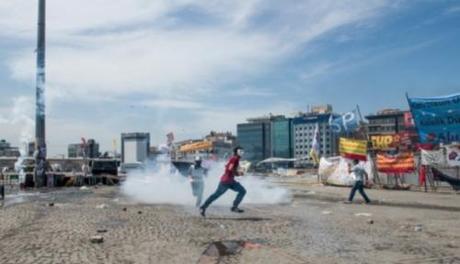 Piazza Taksim stretta d'assedio