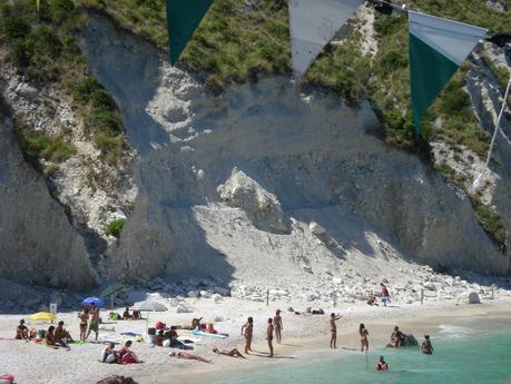 LA SPIAGGIA CHE NON TI ASPETTI - Spiaggia Due Sorelle, Riviera del Conero