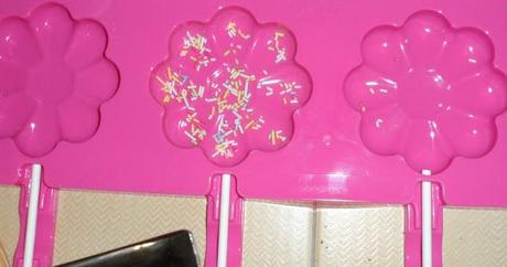 I dolcissimi lecca lecca Daisy Pop realizzati con Silikomart.