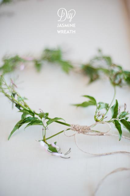DIY :Jasmine wreath (una coroncina profumata e delicata).