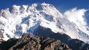 Himalaya: uccisi 11 alpinisti al campo base durante un attacco terroristico