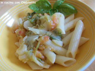 Penne rigate Pasta Vera con insalata Penne rigate Pasta Vera con insalata