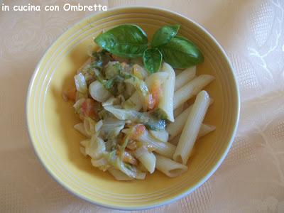 Penne rigate Pasta Vera con insalata Penne rigate Pasta Vera con insalata