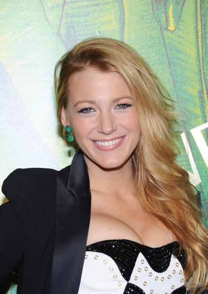 Blake+Lively+Long+Hairstyles+Side+Sweep+CyWU96sMOHDl