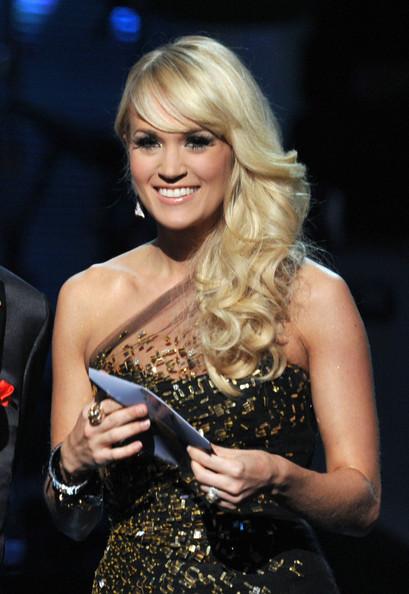 Carrie+Underwood+Long+Hairstyles+Side+Sweep+yTrbVshh2fjl