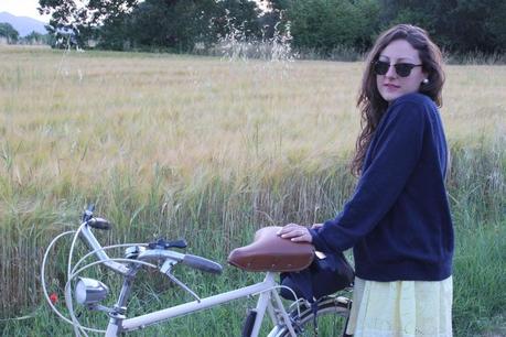 Una bicicletta nel grano out-fit