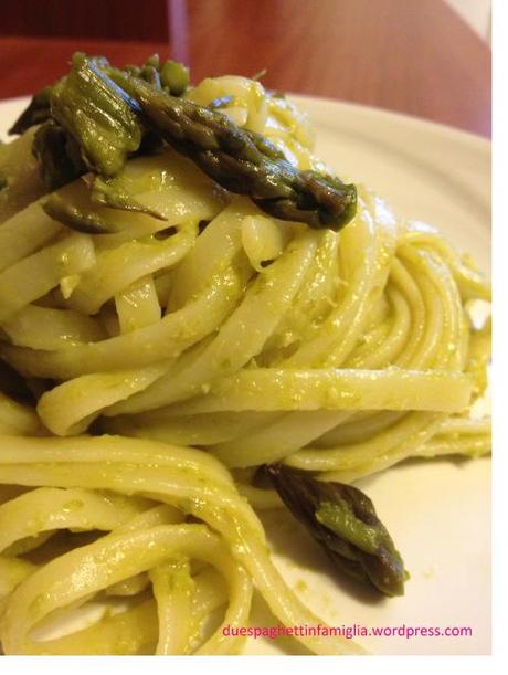 Linguine con pesto di asparagi