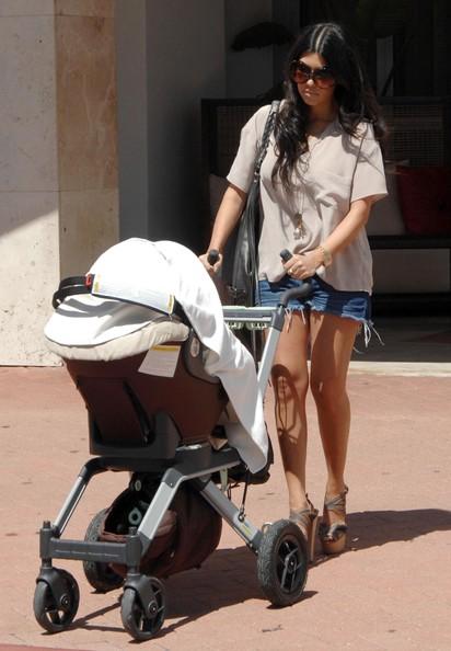 Kourtney+Kardashian+Heels+Platform+Sandals+RkMOr70IlNAl