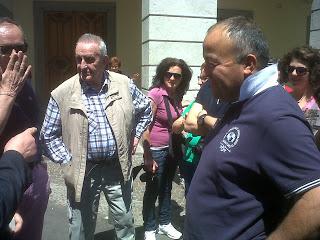 Mario Cantini, Wainer Pellegrini e Aldo Magnani accolgono la  Pro Loco di Monte S. Maria Tiberina