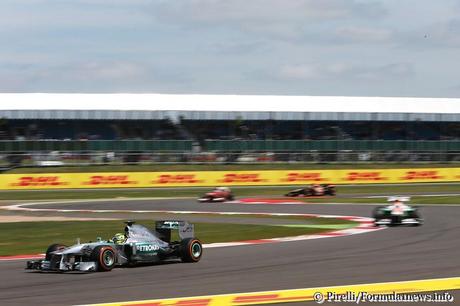 Pirelli esclude problemi al nuovo processo di costruzione delle gomme GBR_Sun_Rosberg_1356