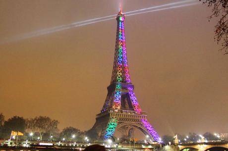 Alla Tour Eiffel lo sciopero finisce, ma i disagi rimangono Alla Tour Eiffel lo sciopero finisce, ma i disagi rimangono