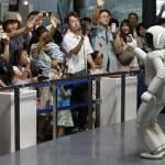 Asimo, il robot che fa la guida al museo di Tokyo02
