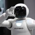 Asimo, il robot che fa la guida al museo di Tokyo