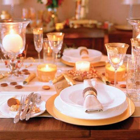 Galateo: A tavola nel modo giusto bonton,galateo,posate,bicchieri,tavola,feste