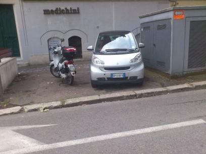 Il quotidiano percorso in metro da Eur a Lepanto è ogni giorno costellato di queste scene (salvo quella dei Vigili, per ora un atto unico) Il quotidiano percorso in metro da Eur a Lepanto è ogni giorno costellato di queste scene (salvo quella dei Vigili, per ora un atto unico)