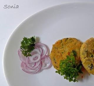 Medaglioni di patate, zucchine e cipolle di tropea