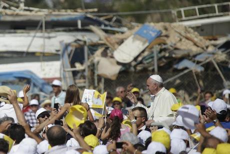 Papa Francesco a Lampedusa, tra i migranti: che la Chiesa possa davvero cambiare?