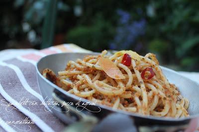 Spaghetti bottarga, succo di agrumi e pangrattato