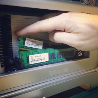 Mac Pro 2009 aggiornato con RAM e dischi SSD. IMG_5030