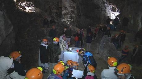 Messa nelle grotte del monte Cucco per il santo patrono degli speleologi