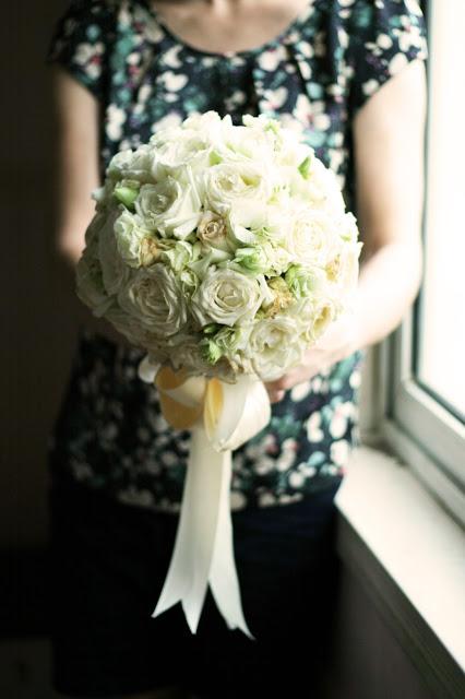 Un bouquet di rose bianche: il matrimonio di Lucy ♥