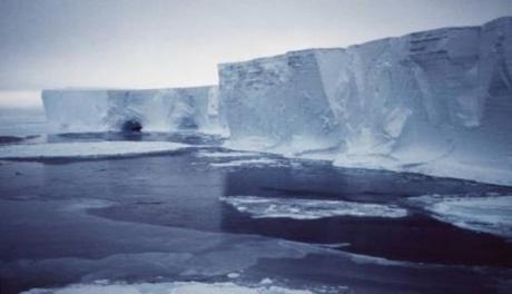 Gigantesco iceberg si stacca in Antartide