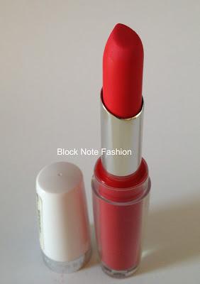{Maybelline - Super stay 14 hr Non stop red}