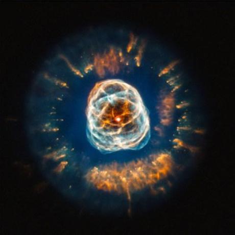 La NGC2392 ripresa da Hubble
