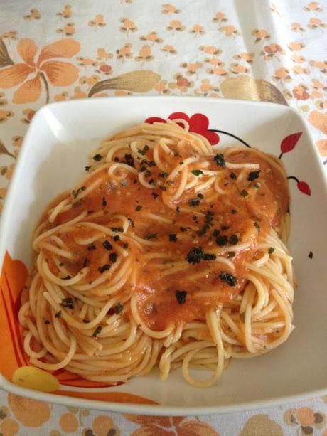 Spaghetti con pomodoro fresco e basilico