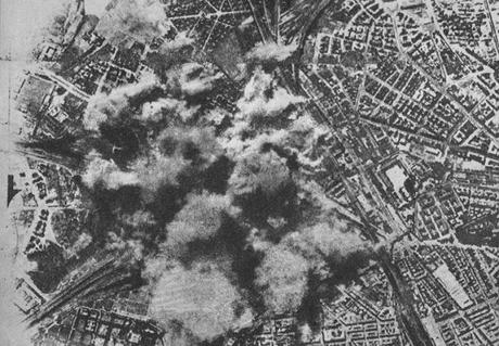 MOSTRA | Roma è sotto bombardamento aereo - Una mostra fotografica lo ricorda alzando gli occhi al cielo