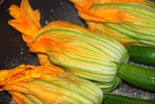 Fiori di zucchine ripiene / The zucchini’s flower stuffed and fried