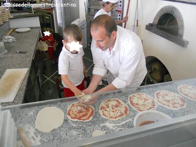 UNA GIORNATA DA PIZZAIOLI UNA GIORNATA DA PIZZAIOLI