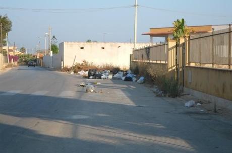 Scrive un residente di Contrada Berbarello, sull'inciviltà di chi getta i rifiuti per strada Scrive un residente di Contrada Berbarello, sull'inciviltà di chi getta i rifiuti per strada