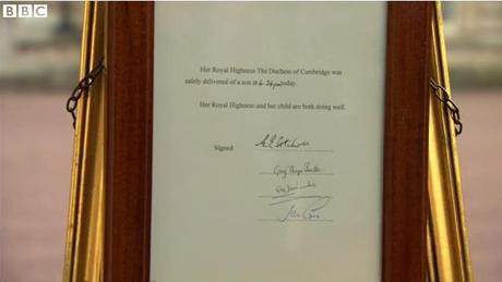 E’ nato il Royal Baby: il certificato esposto a Buckingham Palace