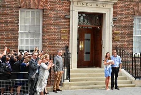 NEWS | Kate Middleton mostra il suo bambino in Jenny Packham