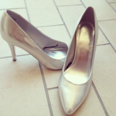 {Silver shoes - Scarpe argento}