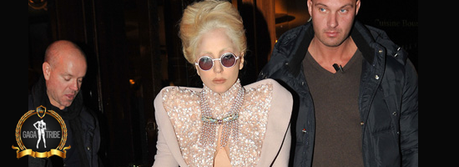 Candids: Lady GaGa a Parigi (20/12/2010)