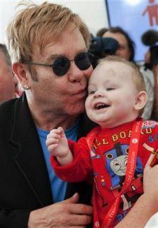 Elton John Papà, è Nato il suo Primo Figlio