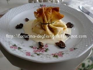 Fagottini con crema di robiola e lamelle di tartufo