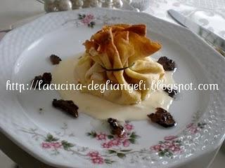 Fagottini con crema di robiola e lamelle di tartufo