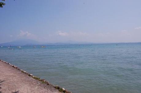 SIRMIONE, IL PARADISO DIETRO L’ANGOLO