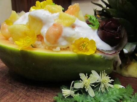 Macedonia di frutta esotica con cous cous dolce e crema di yogurt greco