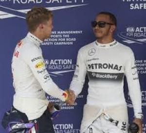 Hamilton domina, dietro Raikkonen e Vettel
